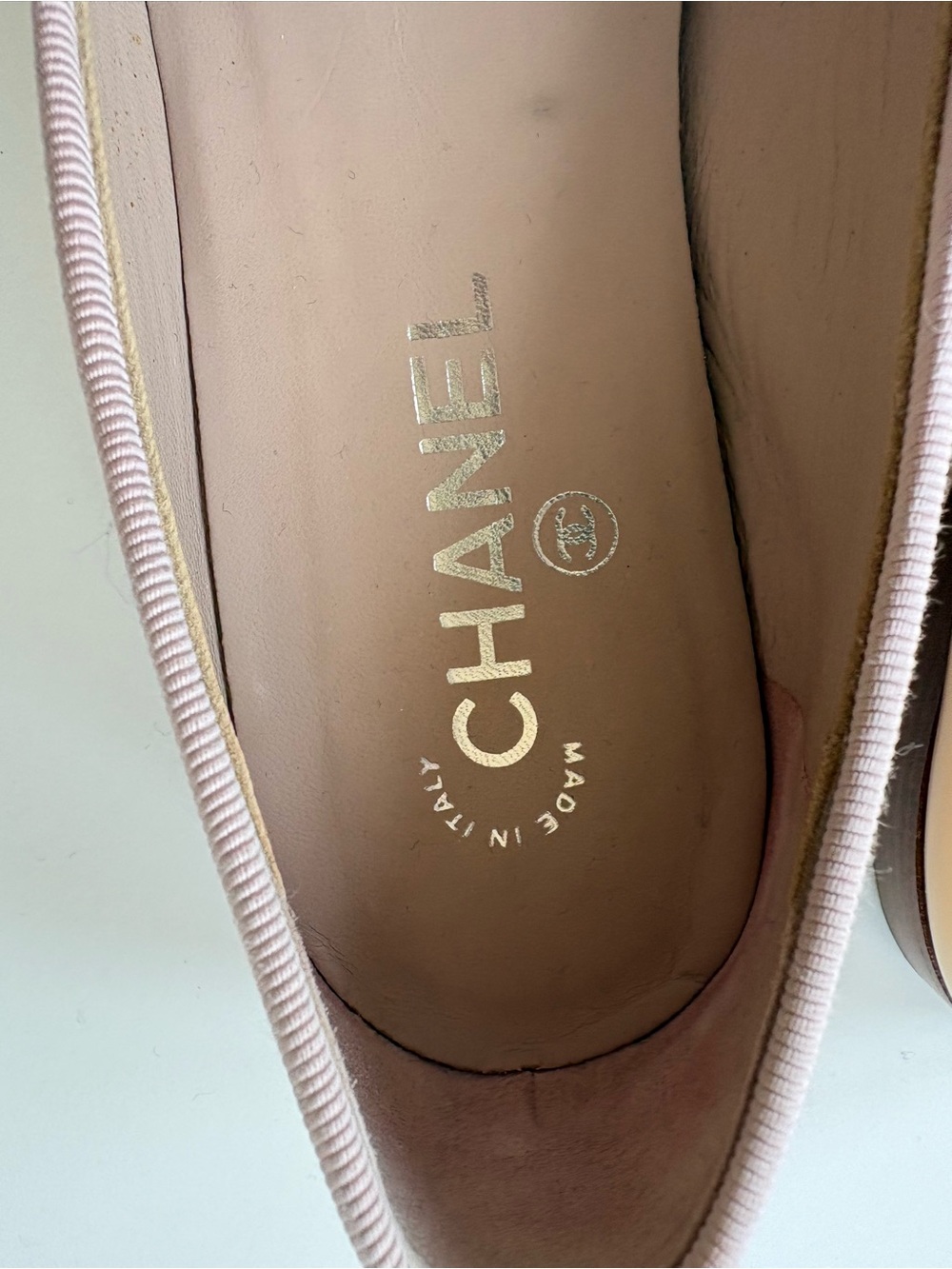 CHANEL Beige Patent Leather Bow Ballet Flats - Picture 2 of 6